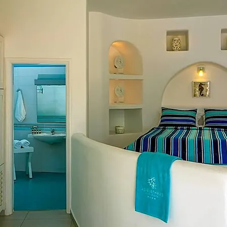 Отель Aspalathras White Folegandros Town