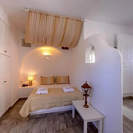 Aspalathras White Отель Folegandros Town
